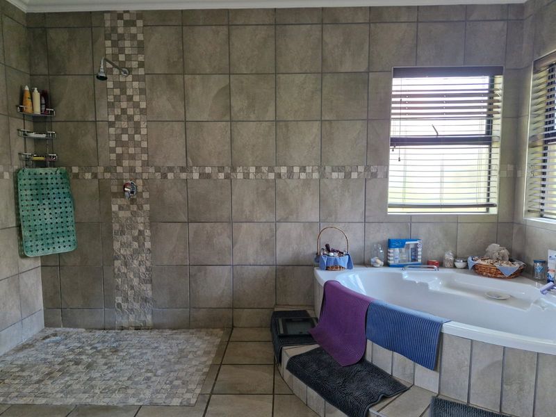 4 Bedroom Family Home  Seasons Lifestyle Estate - Photo 5