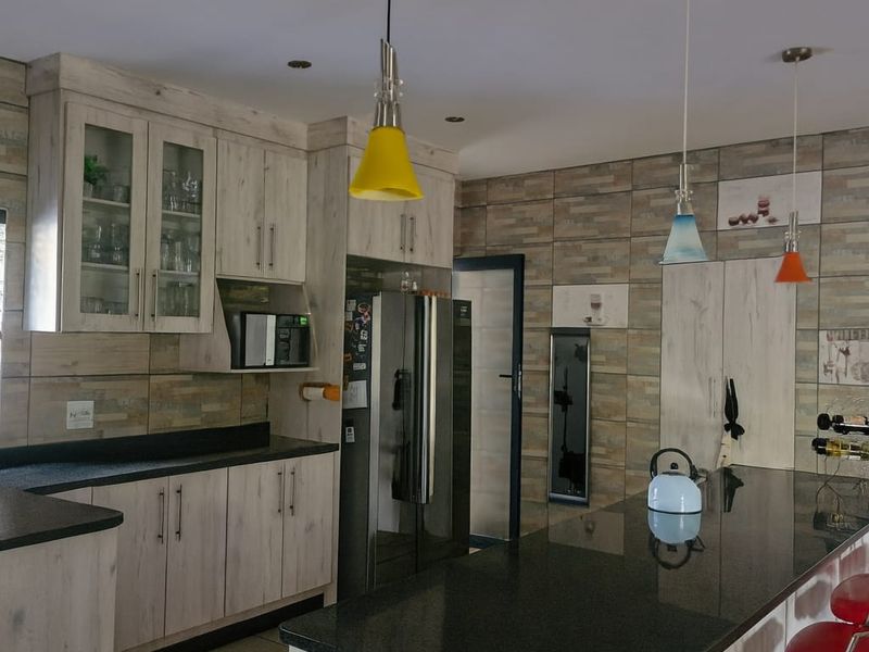 4 Bedroom Family Home  Seasons Lifestyle Estate - Photo 2