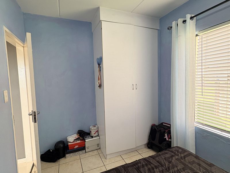 Newly refurbished ground floor unit - Photo 8