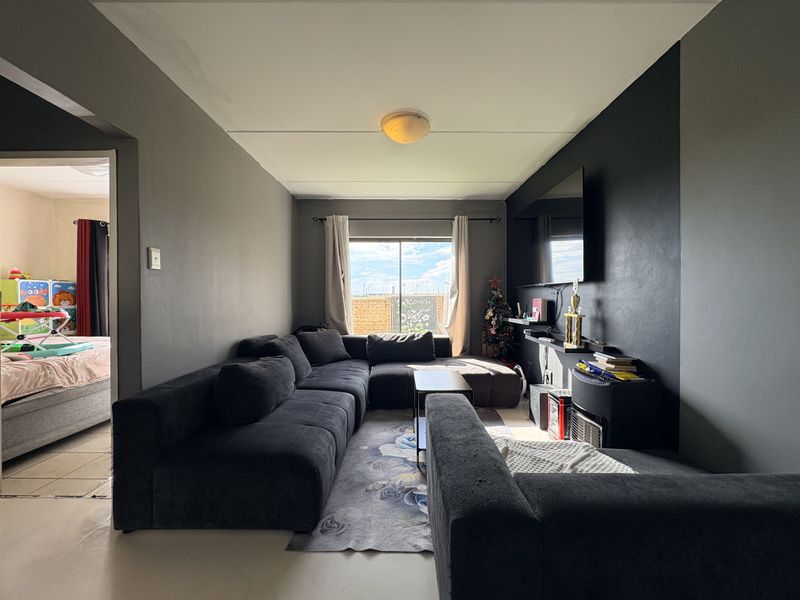 Newly refurbished ground floor unit - Photo 6