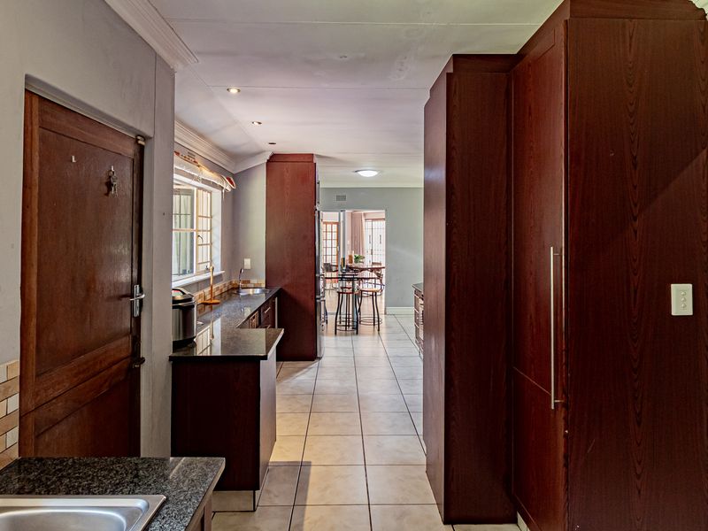 House Pending Sale In Randburg - Photo 10