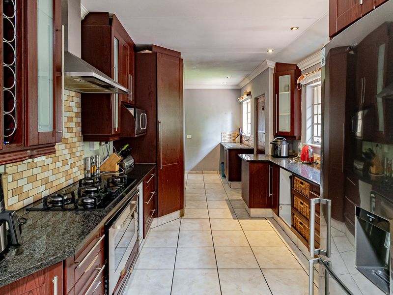 House Pending Sale In Randburg - Photo 8