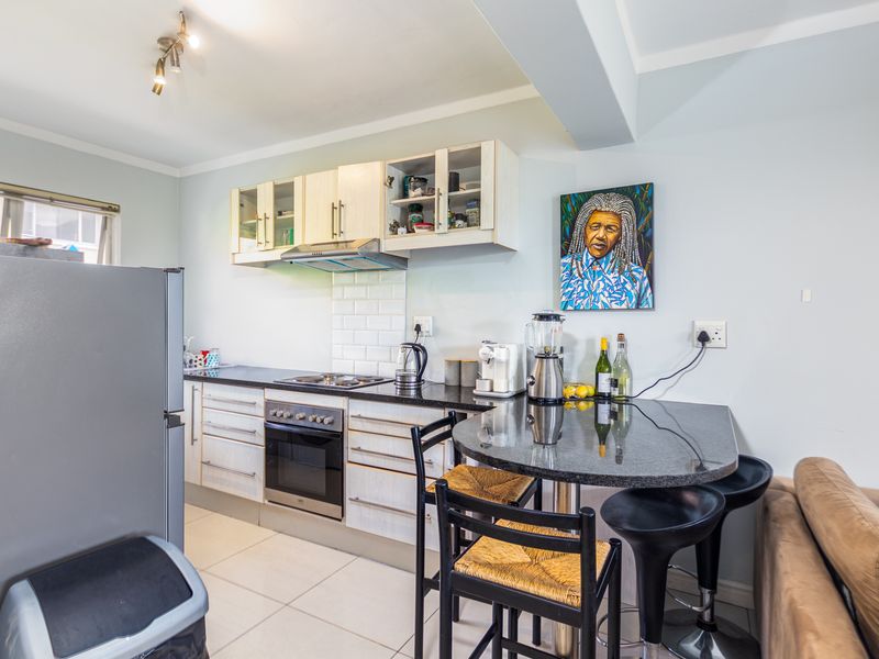 Two Bedroom, Two toilet with garage, parking bay and  a store room in the heart of Kenilworth Upper - Photo 7