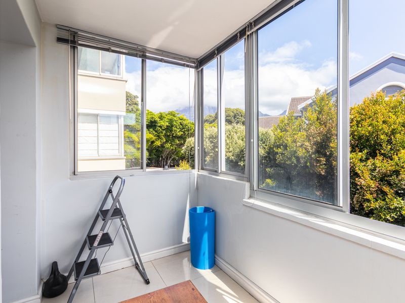 Two Bedroom, Two toilet with garage, parking bay and  a store room in the heart of Kenilworth Upper - Photo 4