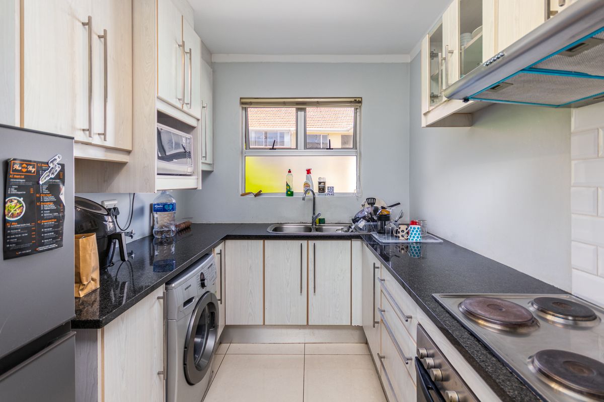 Two Bedroom, Two toilet with garage, parking bay and  a store room in the heart of Kenilworth Upper - Photo 5