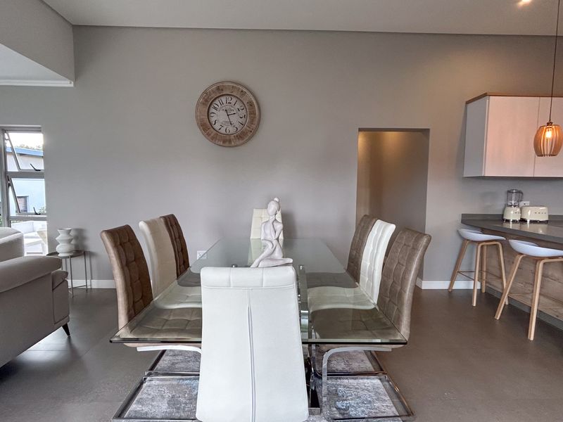 Stunning 4-Bedroom Family Home in Secure Palm Lakes Estate - Photo 10