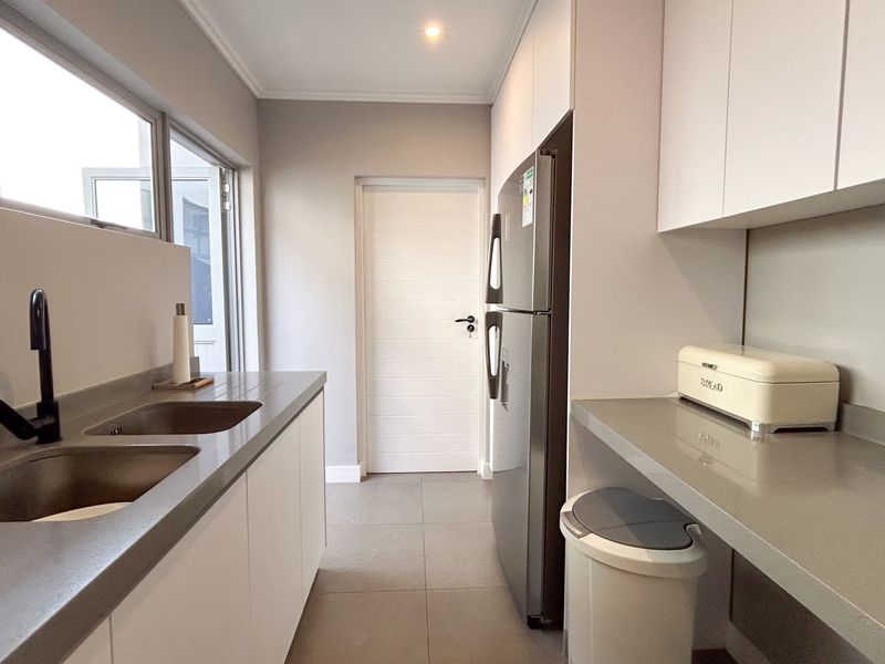 Stunning 4-Bedroom Family Home in Secure Palm Lakes Estate - Photo 7