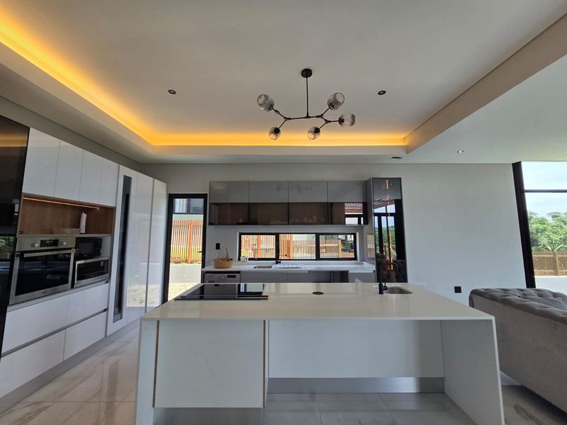 Spacious 4-Bedroom Family Home in Secure Palm Lakes Estate - Photo 3