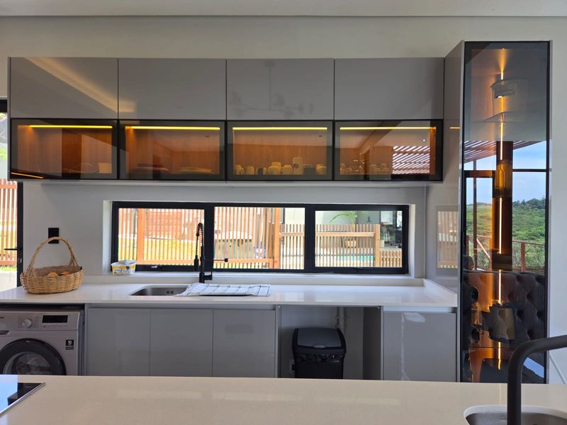 Spacious 4-Bedroom Family Home in Secure Palm Lakes Estate - Photo 5