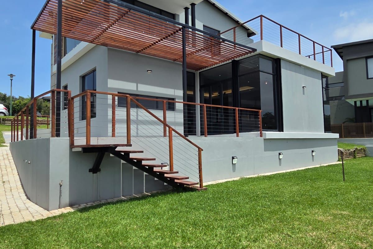 Spacious 4-Bedroom Family Home in Secure Palm Lakes Estate - Photo 2