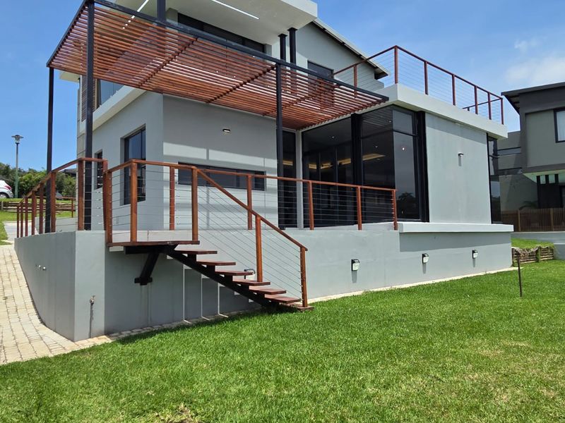 Spacious 4-Bedroom Family Home in Secure Palm Lakes Estate - Photo 2