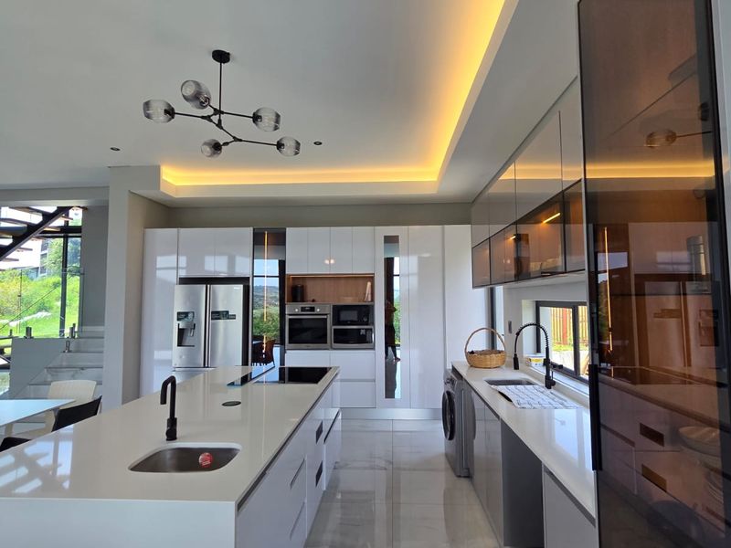 Spacious 4-Bedroom Family Home in Secure Palm Lakes Estate - Photo 10