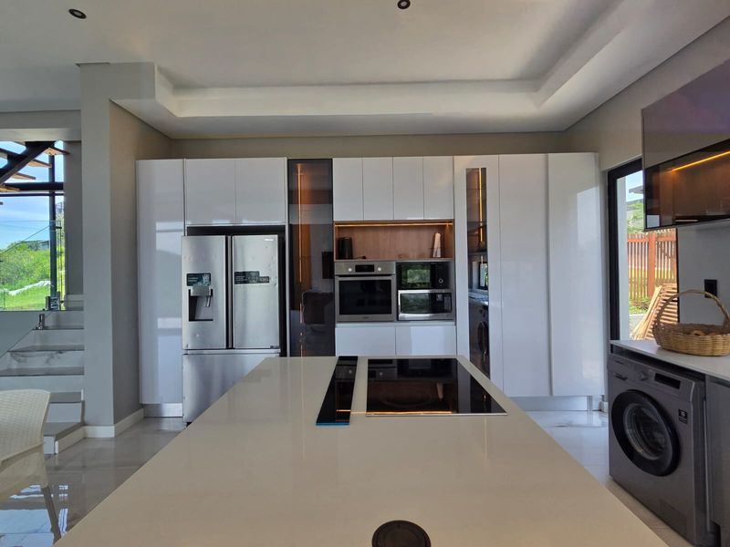 Spacious 4-Bedroom Family Home in Secure Palm Lakes Estate - Photo 9