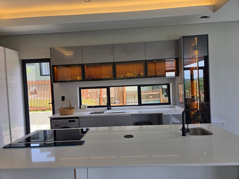 Spacious 4-Bedroom Family Home in Secure Palm Lakes Estate - Photo 8