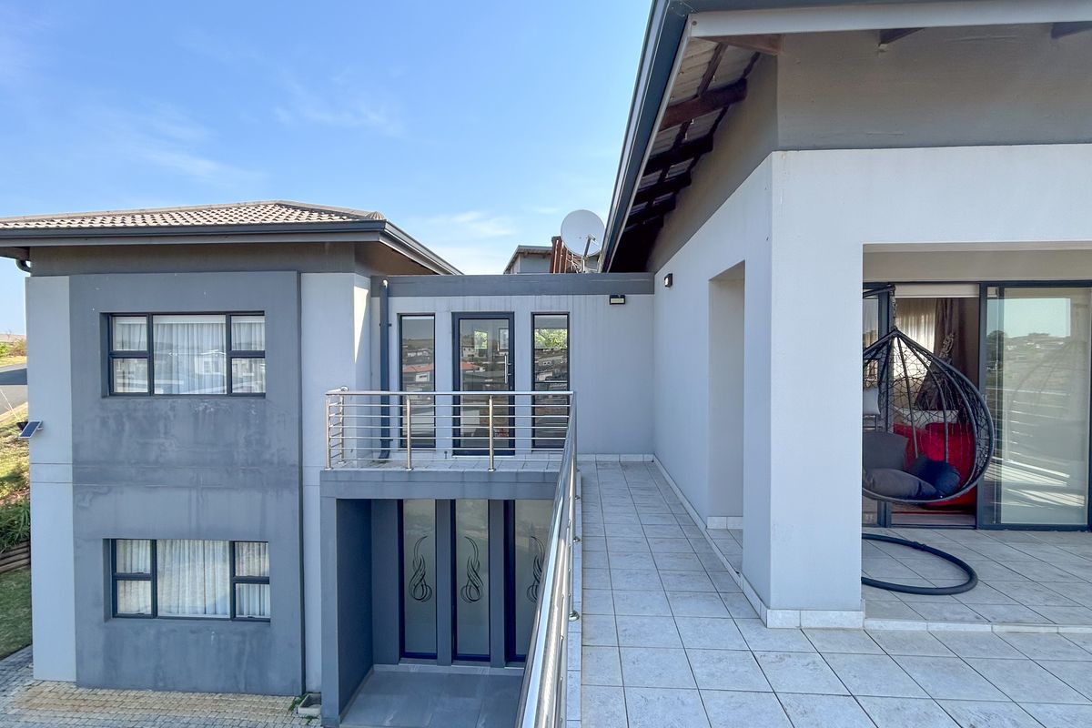 Elegant 3-Bedroom Double-Story Home for Sale in Palm Lakes Estate - Photo 3