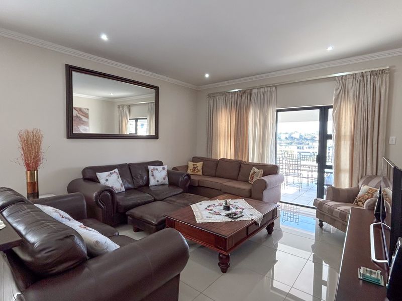 Elegant 3-Bedroom Double-Story Home for Sale in Palm Lakes Estate - Photo 10