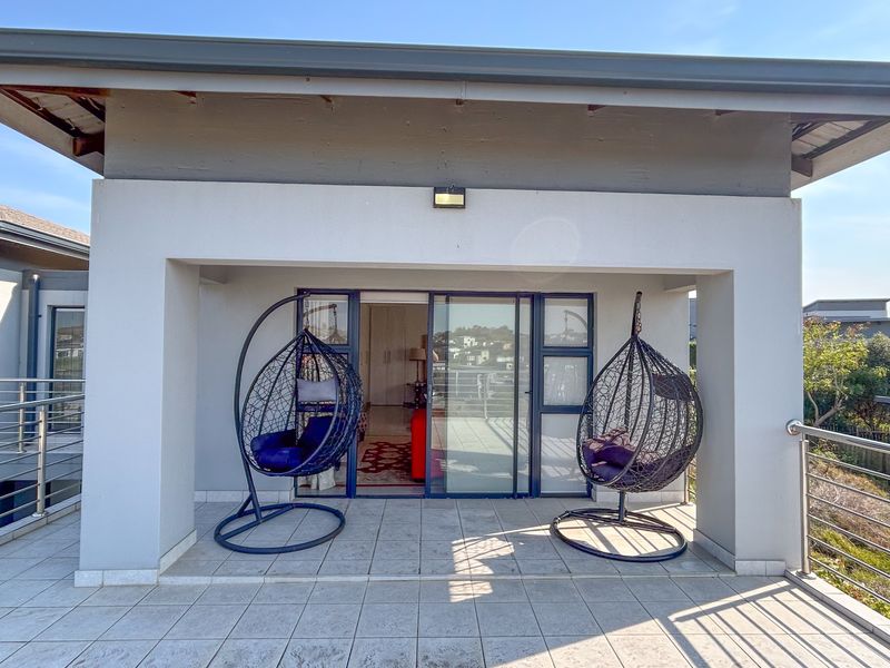 Elegant 3-Bedroom Double-Story Home for Sale in Palm Lakes Estate - Photo 4