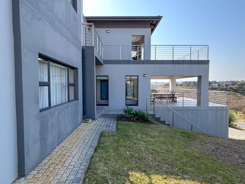 Elegant 3-Bedroom Double-Story Home for Sale in Palm Lakes Estate - Photo 2