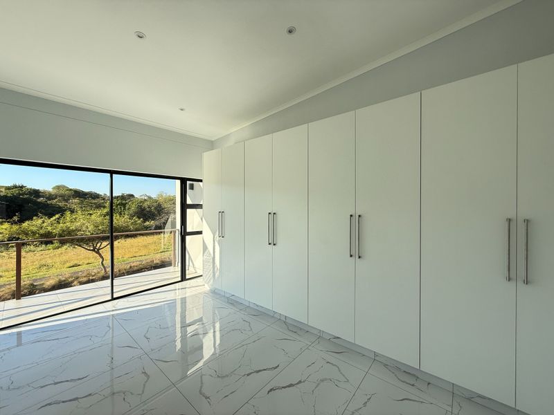 Modern 4-Bedroom Home in Palm Lakes Estate – Contemporary Living in a Natural Setting - Photo 10