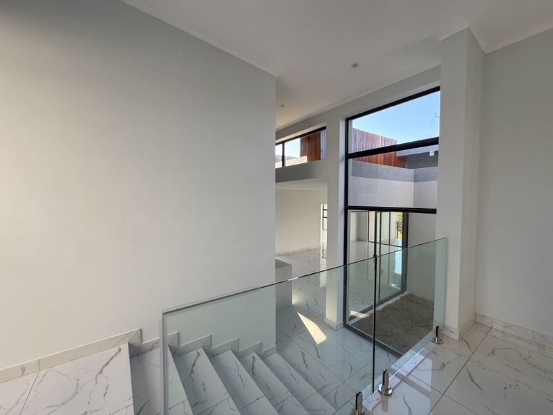 Modern 4-Bedroom Home in Palm Lakes Estate – Contemporary Living in a Natural Setting - Photo 7