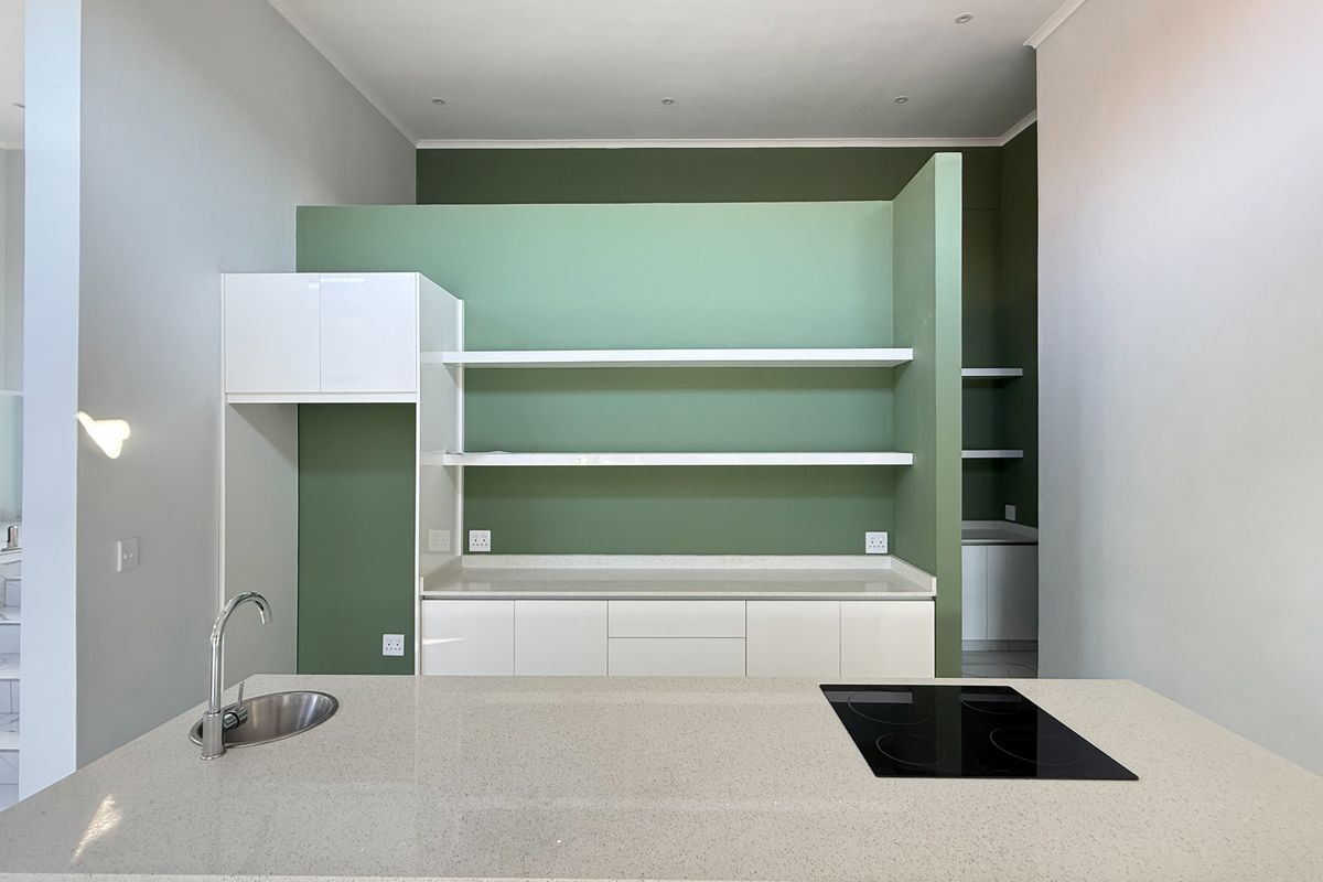 Modern 4-Bedroom Home in Palm Lakes Estate – Contemporary Living in a Natural Setting - Photo 4