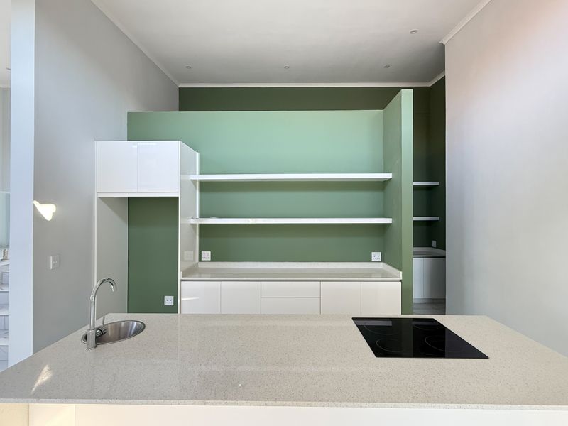 Modern 4-Bedroom Home in Palm Lakes Estate – Contemporary Living in a Natural Setting - Photo 4