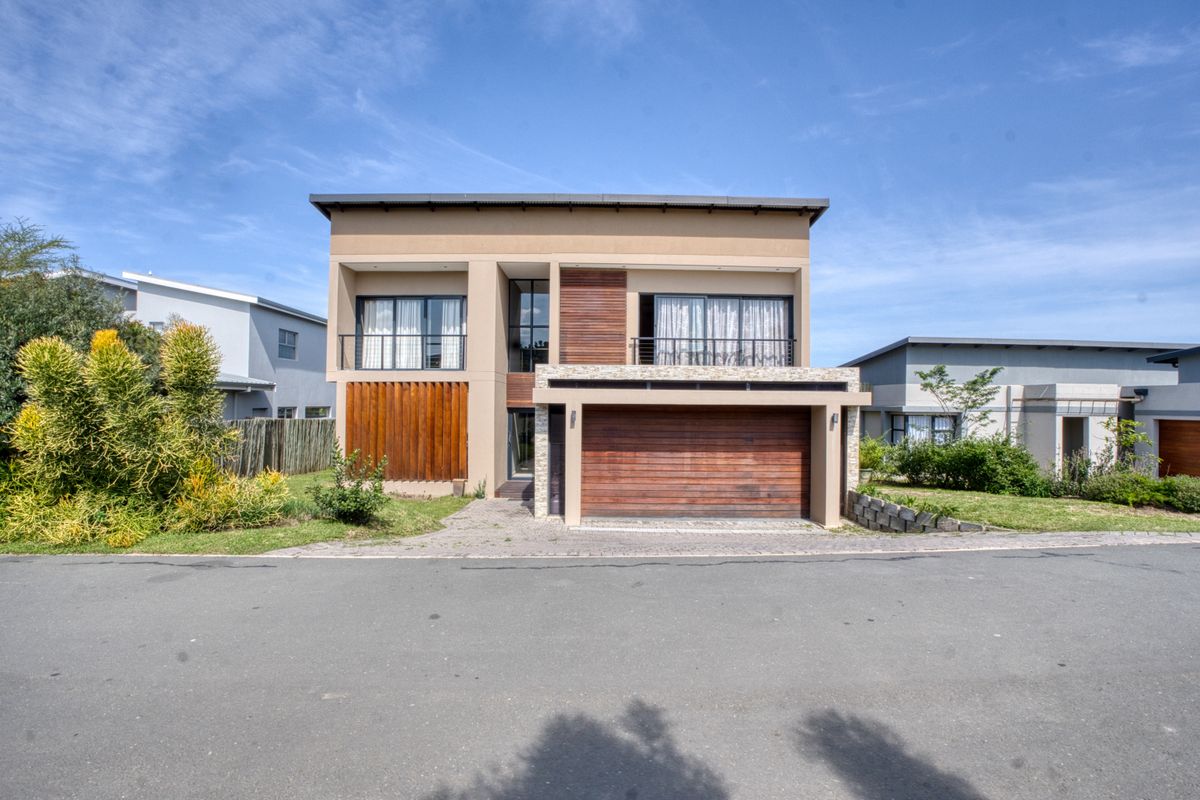 Elegant 4-Bedroom Family Home – Palm Lakes Estate - Photo 2