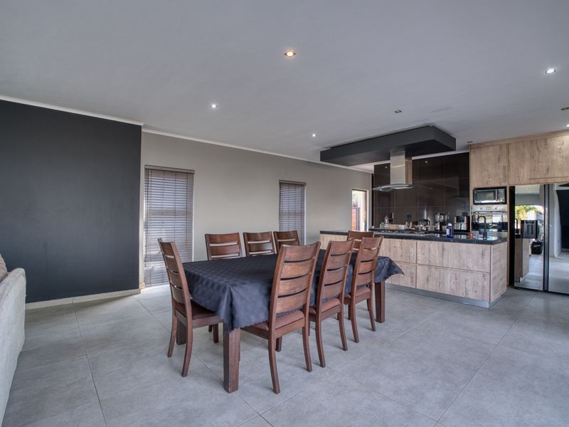 Elegant 4-Bedroom Family Home – Palm Lakes Estate - Photo 5