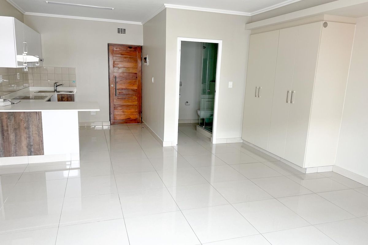Chic Urban Living in the Heart of Umhlanga Ridge in Ridge Town Central - Photo 2