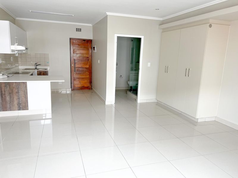 Chic Urban Living in the Heart of Umhlanga Ridge in Ridge Town Central - Photo 2
