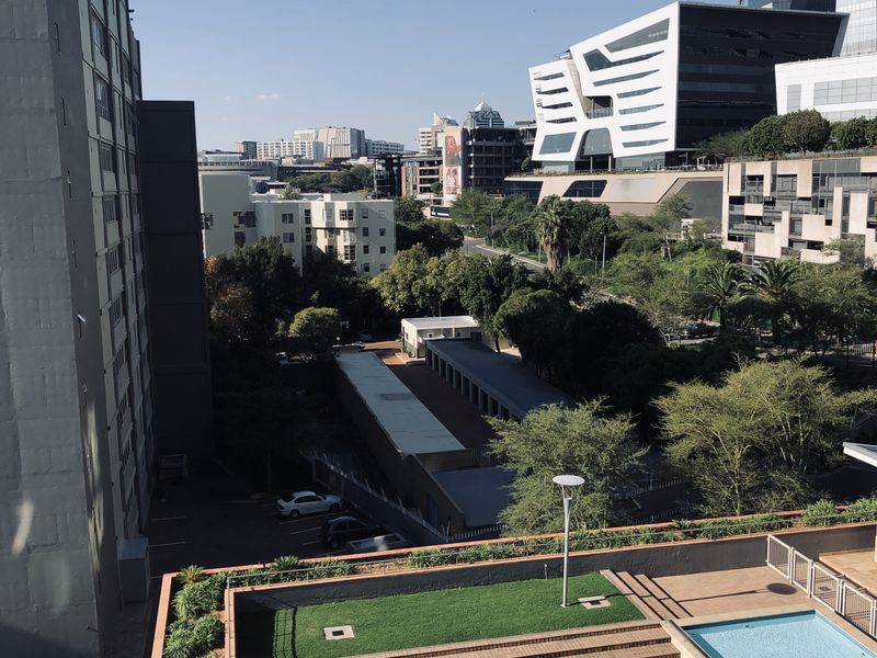 2 BED 2 BATH SANDTON CENTRAL APARTMENT - Photo 8