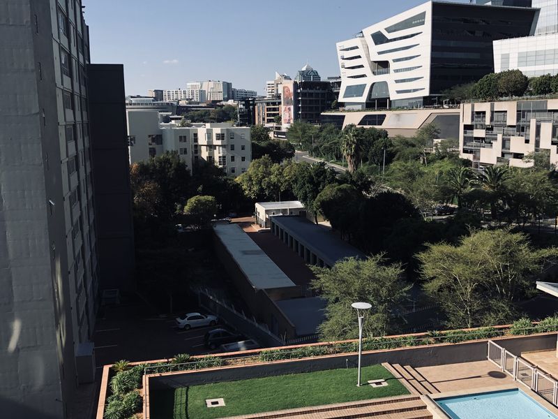 2 BED 2 BATH SANDTON CENTRAL APARTMENT - Photo 9