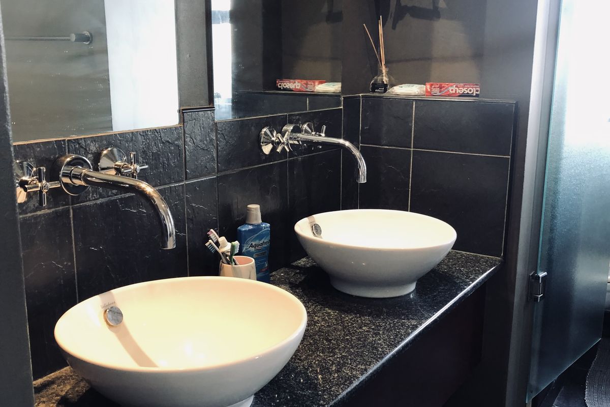 2 BED 2 BATH SANDTON CENTRAL APARTMENT - Photo 4