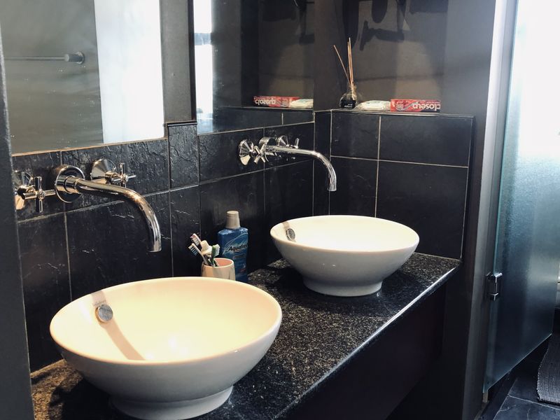 2 BED 2 BATH SANDTON CENTRAL APARTMENT - Photo 4