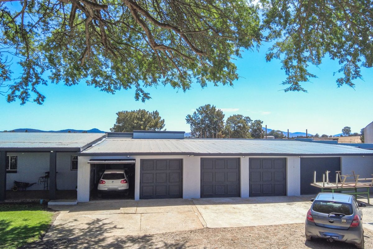Exceptional Dual-Living Farm 10km from Malmesbury with flat potential - Photo 3