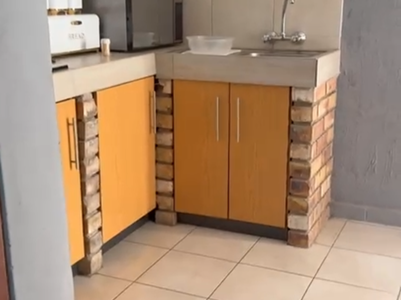 Apartment Rental Monthly In Witbank - Photo 2