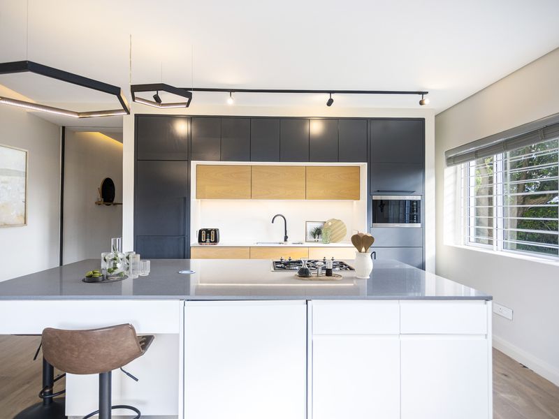 Newly Renovated Two Bedroom ground floor apartment with a Garage in the Heart of Rondebosch - Photo 10