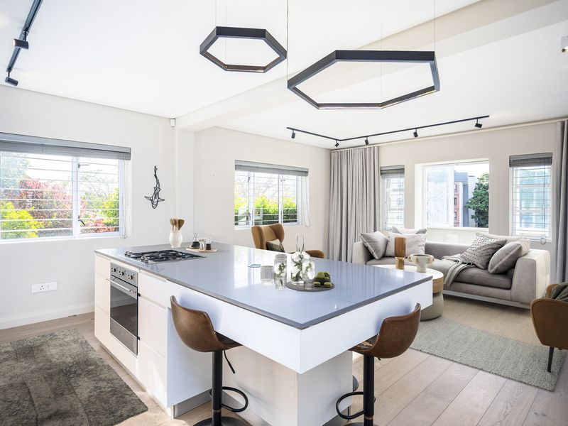 Newly Renovated Two Bedroom ground floor apartment with a Garage in the Heart of Rondebosch - Photo 8