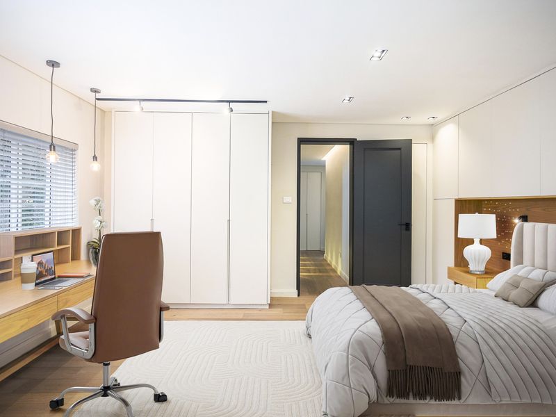 Newly Renovated Two Bedroom ground floor apartment with a Garage in the Heart of Rondebosch - Photo 3