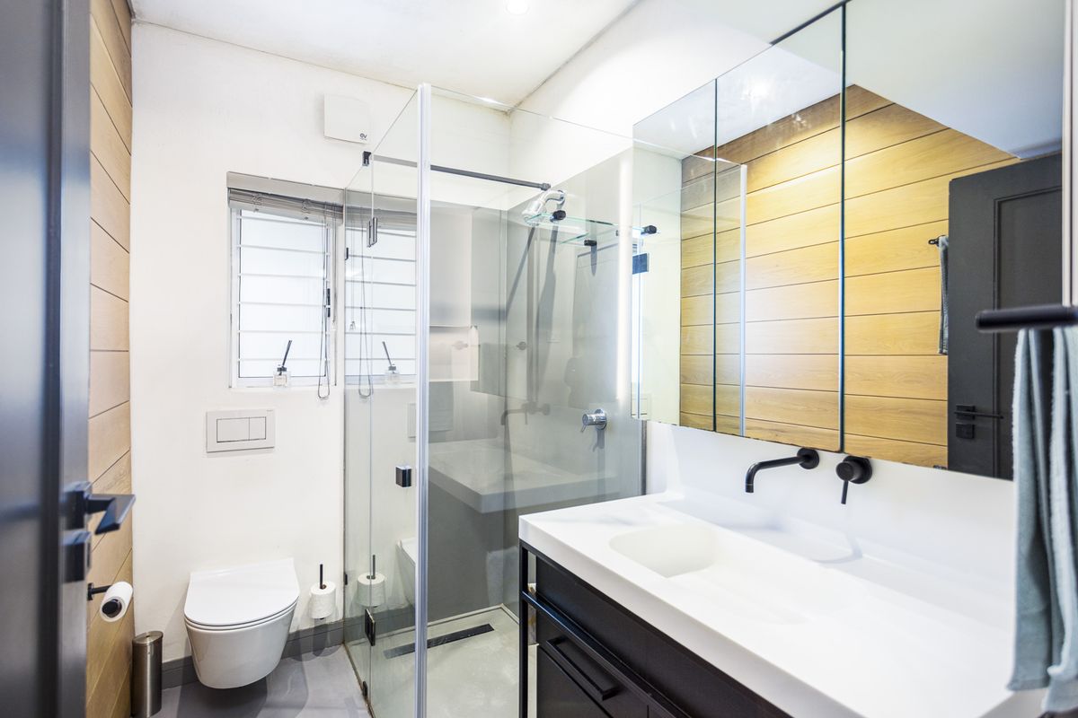 Newly Renovated Two Bedroom ground floor apartment with a Garage in the Heart of Rondebosch - Photo 4