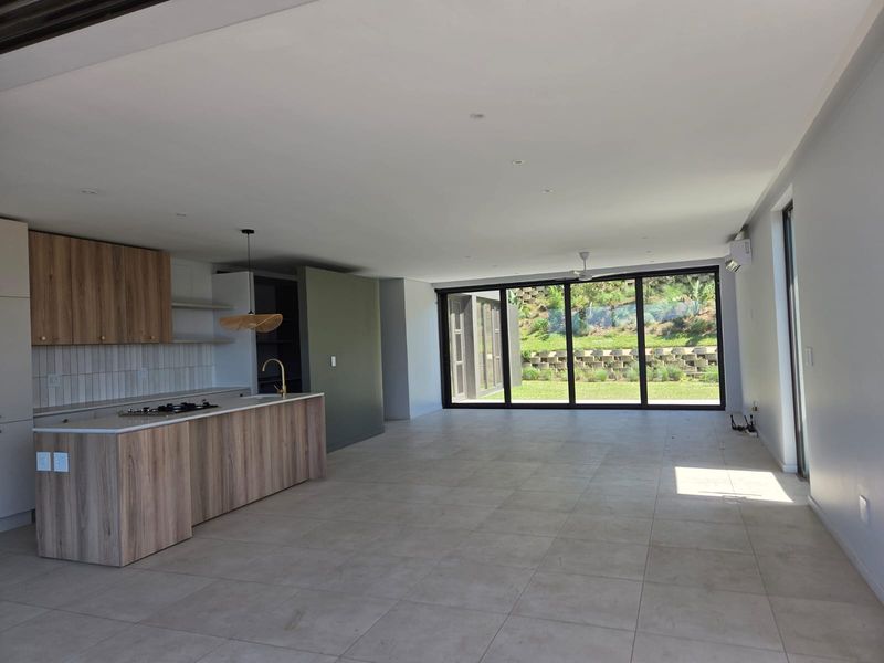 4-Bedroom Luxury Coastal Home in Zululami - Photo 5