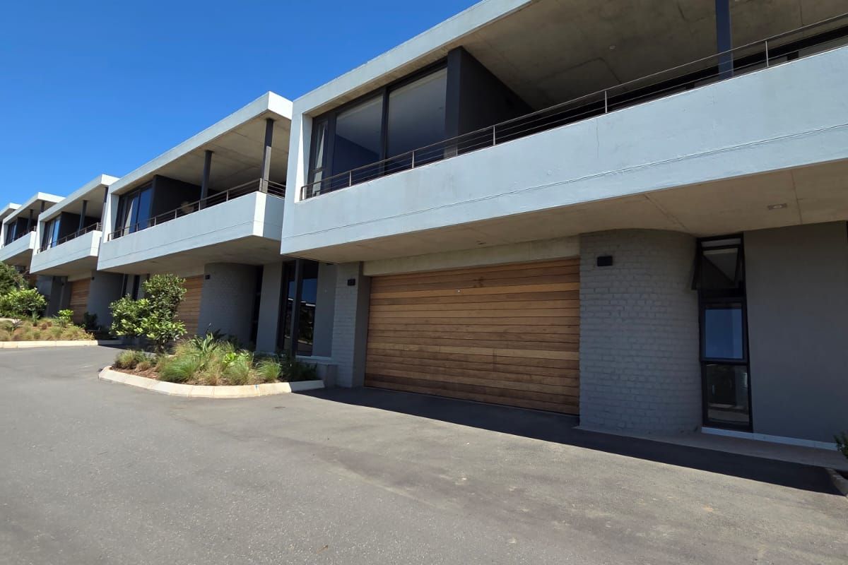 4-Bedroom Luxury Coastal Home in Zululami - Photo 2