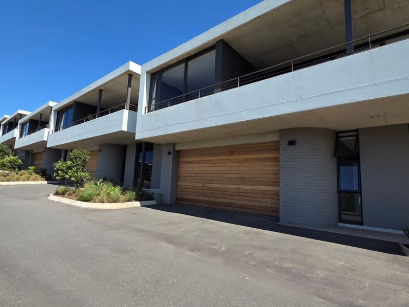 4-Bedroom Luxury Coastal Home in Zululami - Photo 2