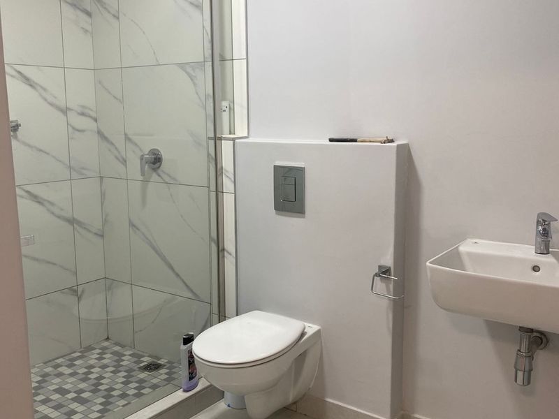 Spacious 2-Bed, 2-Bath with Modern Comforts - Photo 10