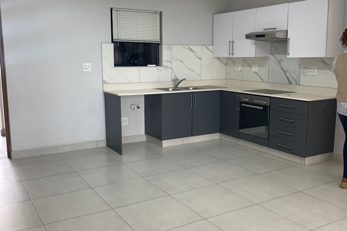 Spacious 2-Bed, 2-Bath with Modern Comforts - Photo 2