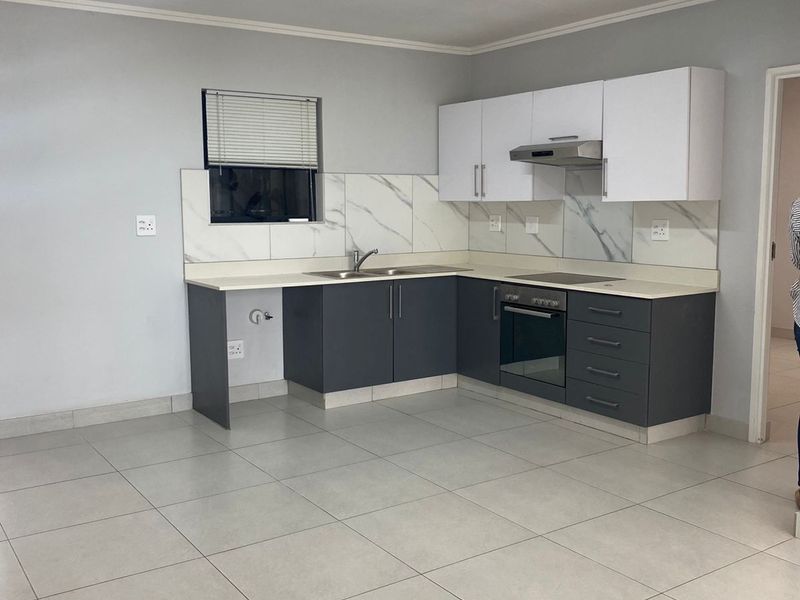 Spacious 2-Bed, 2-Bath with Modern Comforts - Photo 3