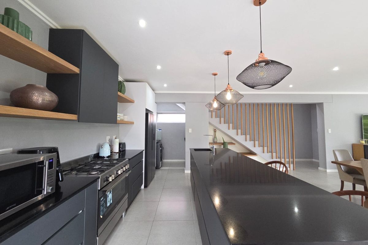 Modern Freestanding 3-Bedroom Home in Palm Lakes Estate - Photo 4