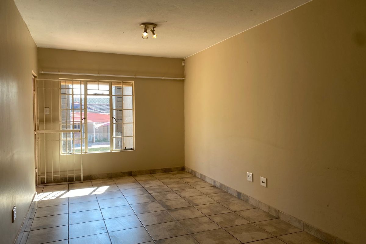 2 BEDROOM APARTMENT TO LET - Photo 3
