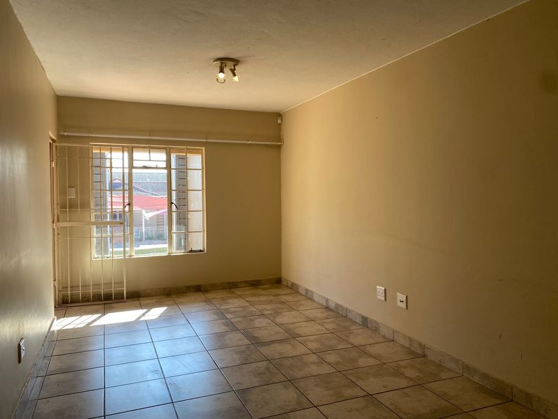 2 BEDROOM APARTMENT TO LET - Photo 3