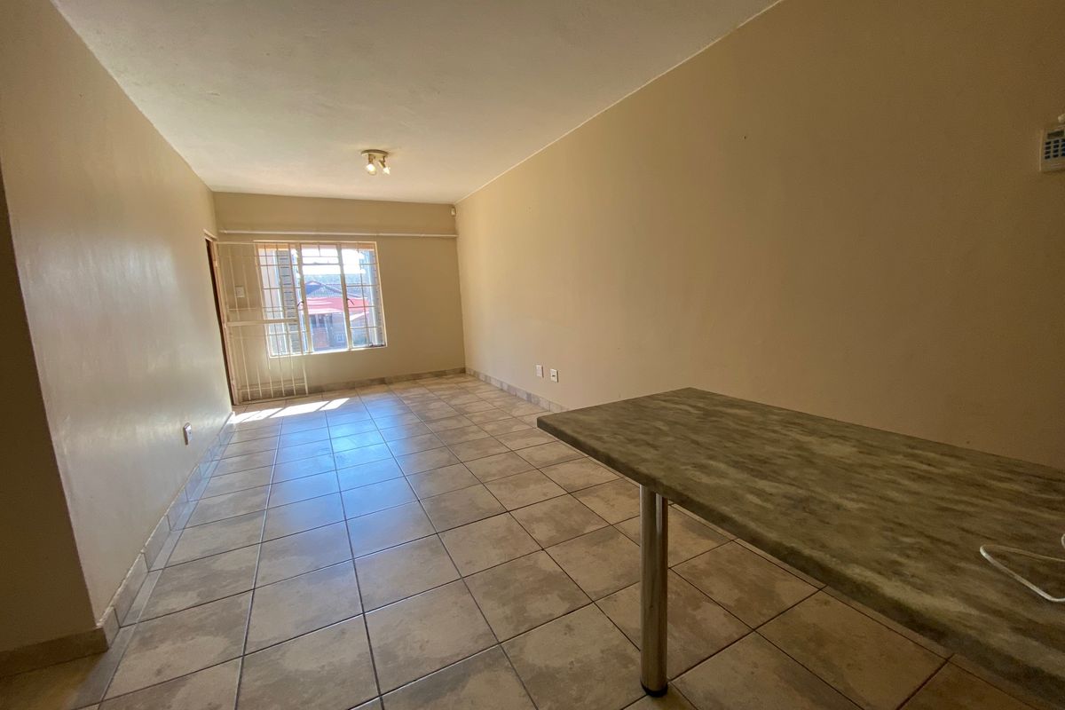 2 BEDROOM APARTMENT TO LET - Photo 2